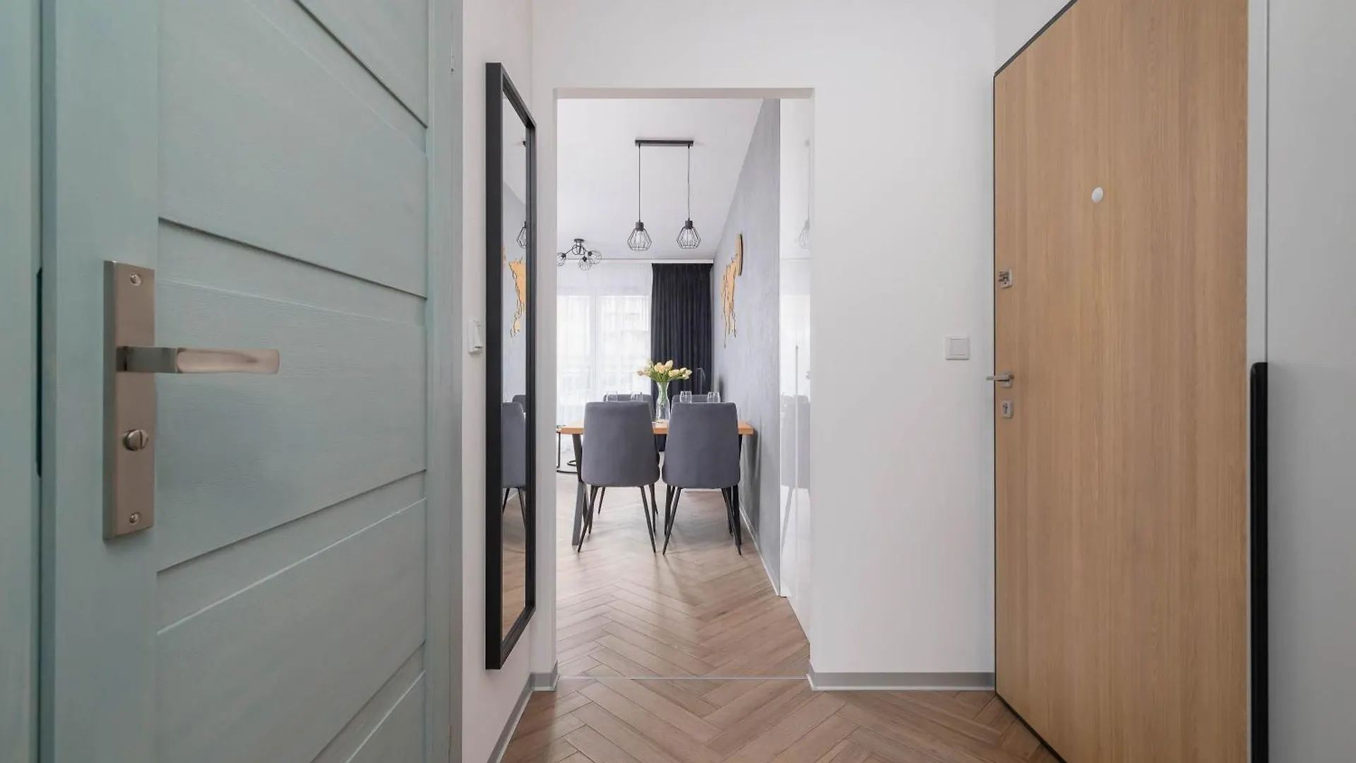 Nowoczesny Apartament W Krakowie Z Klimatyzowanym Salonem Dwa Miejsca Postojowe By Noclegi Renters 0*, Krakow Poland